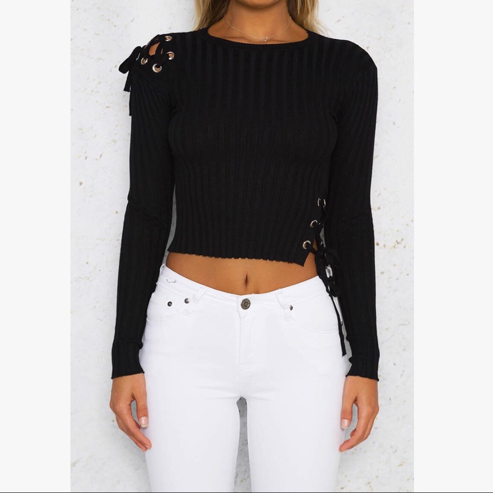 😉😉Sexy Black Long Sleeve Lace Up Top - Picture 4 of 8